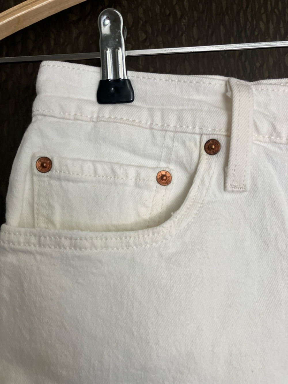 LEVI’S Women’s 501 High Rise White Distressed Denim Cut-Off Shorts Size 26 - Picture 2 of 9